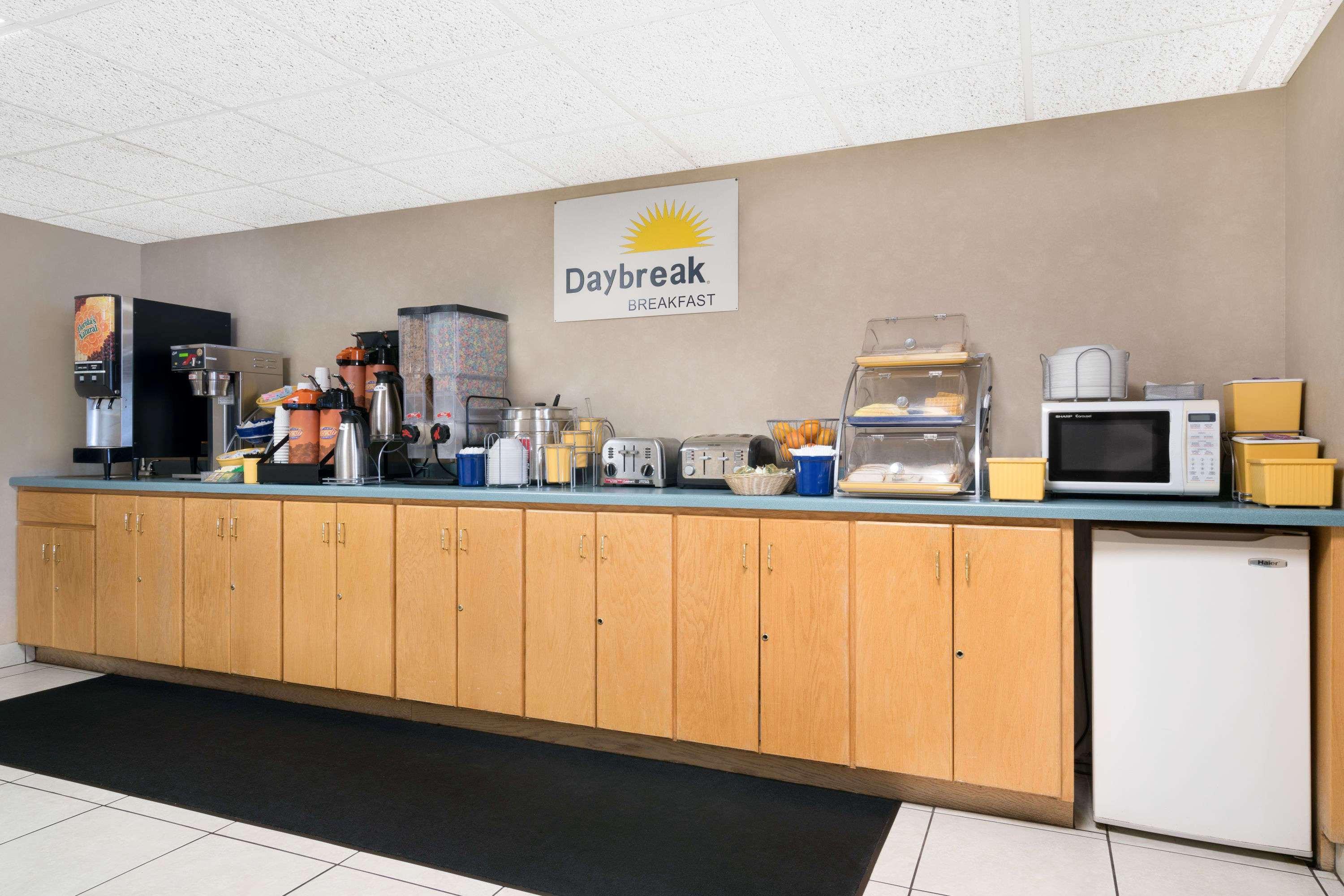 Days Inn By Wyndham St Cloud Saint Cloud Εξωτερικό φωτογραφία